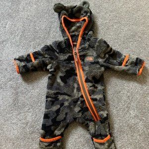 NORTH FACE INFANT CAMPSHIRE ONE-PIECE HOODED FLEECE CAMO SUIT